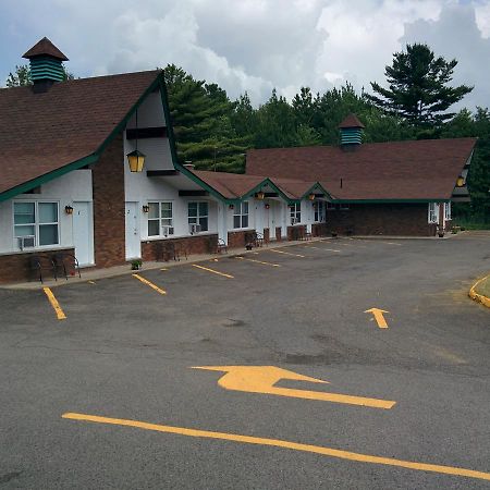Motel Les Pins Гранби Екстериор снимка