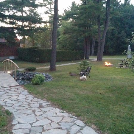 Motel Les Pins Гранби Екстериор снимка