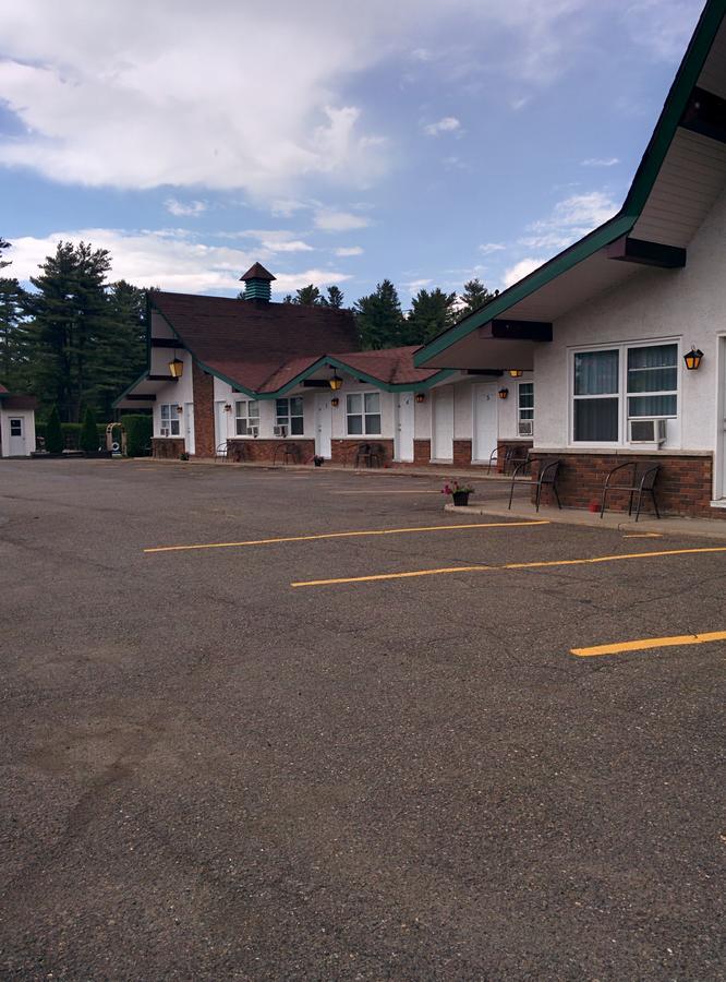 Motel Les Pins Гранби Екстериор снимка