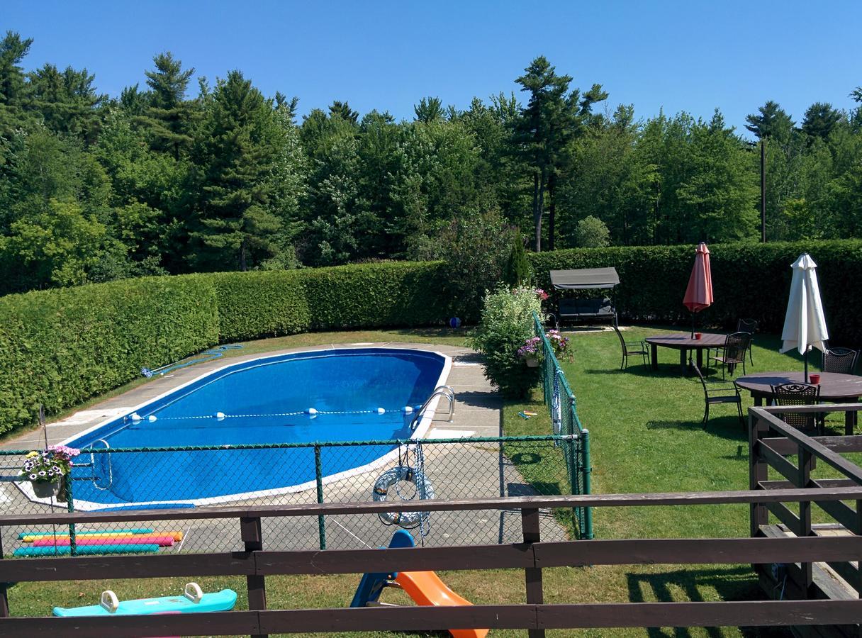 Motel Les Pins Гранби Екстериор снимка