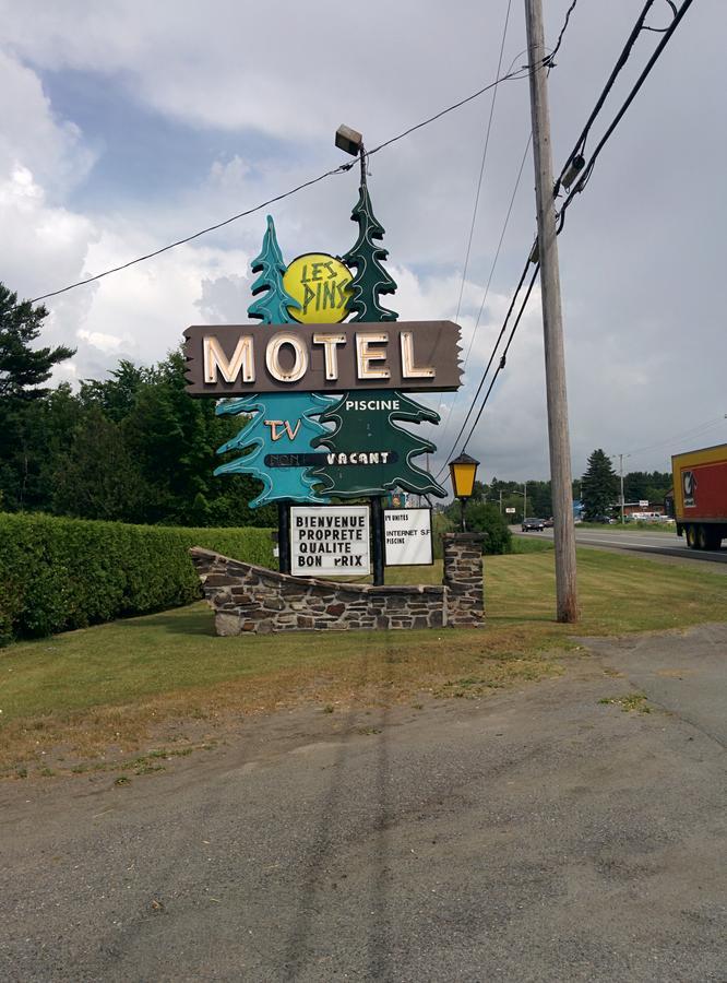 Motel Les Pins Гранби Екстериор снимка