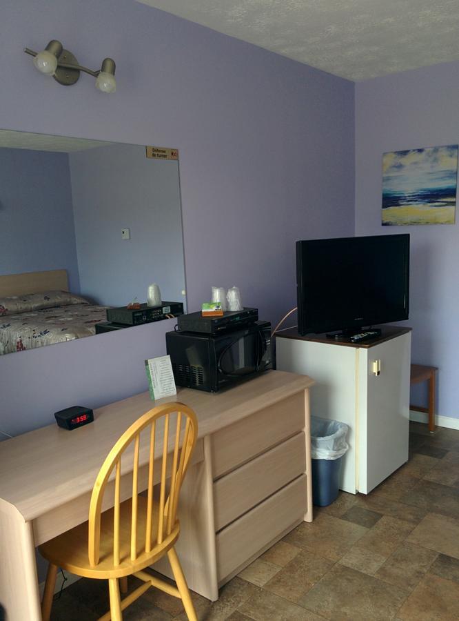 Motel Les Pins Гранби Екстериор снимка